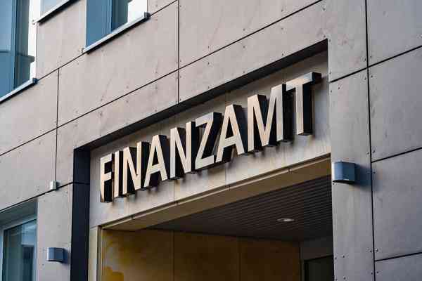 Gebäude Finanzamt - © blende11.photo - Adobe Stock.com